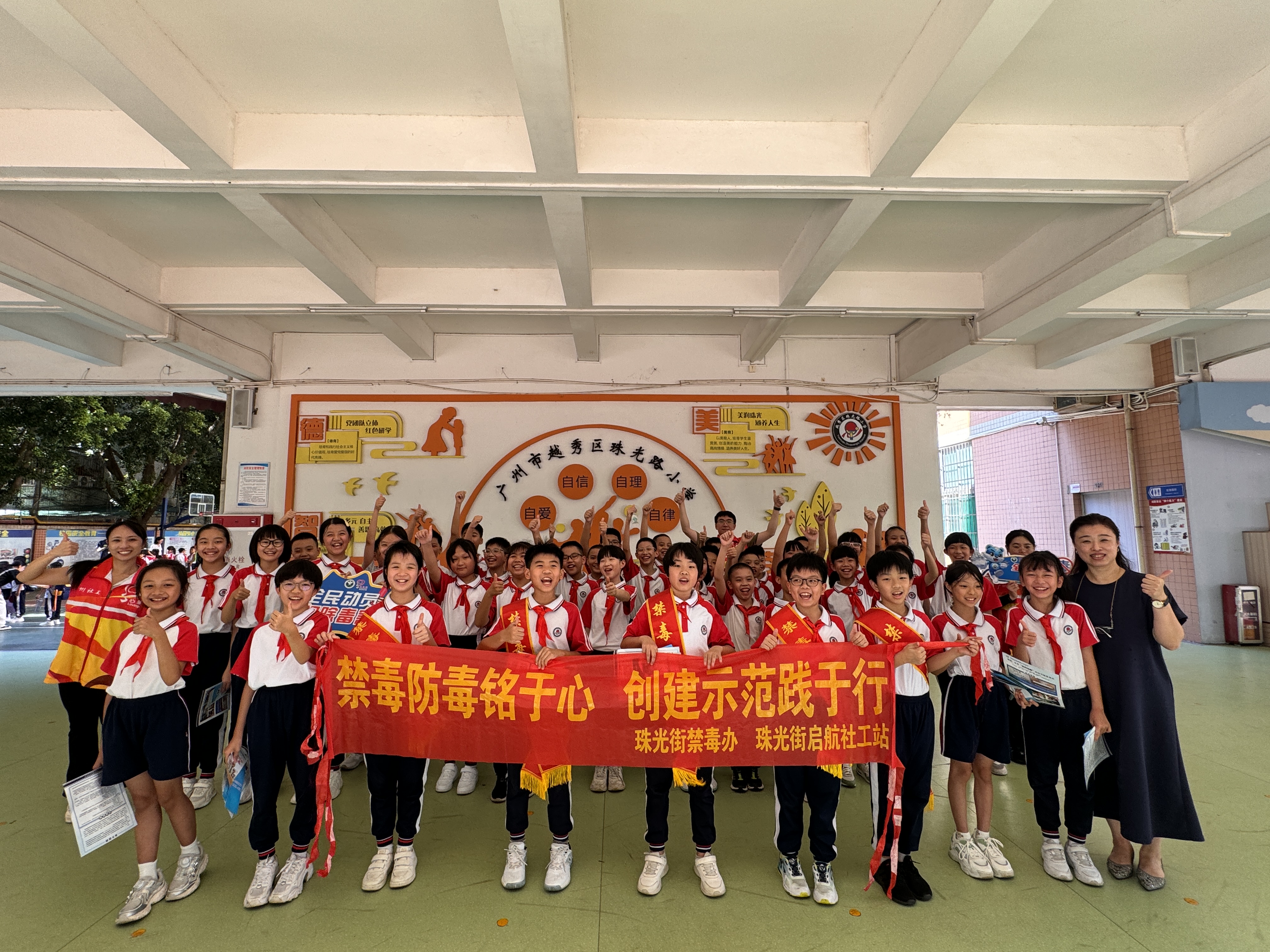 部分师生大合照.jpg